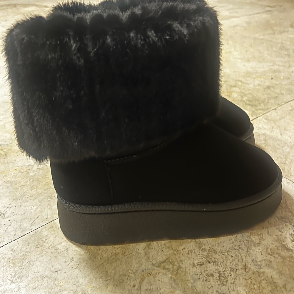 Elegant Black Faux Fur Women's Winter Boots